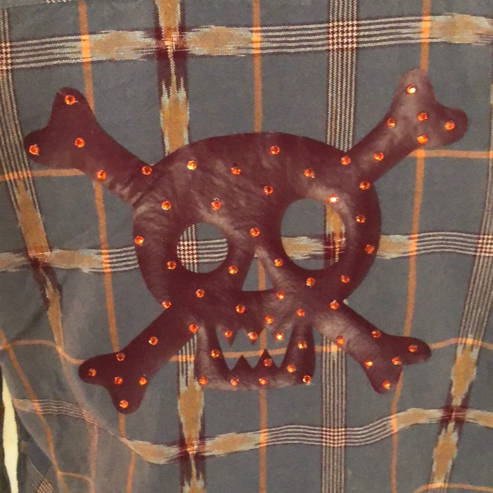 Graphic Button up - Picture 2 of 3